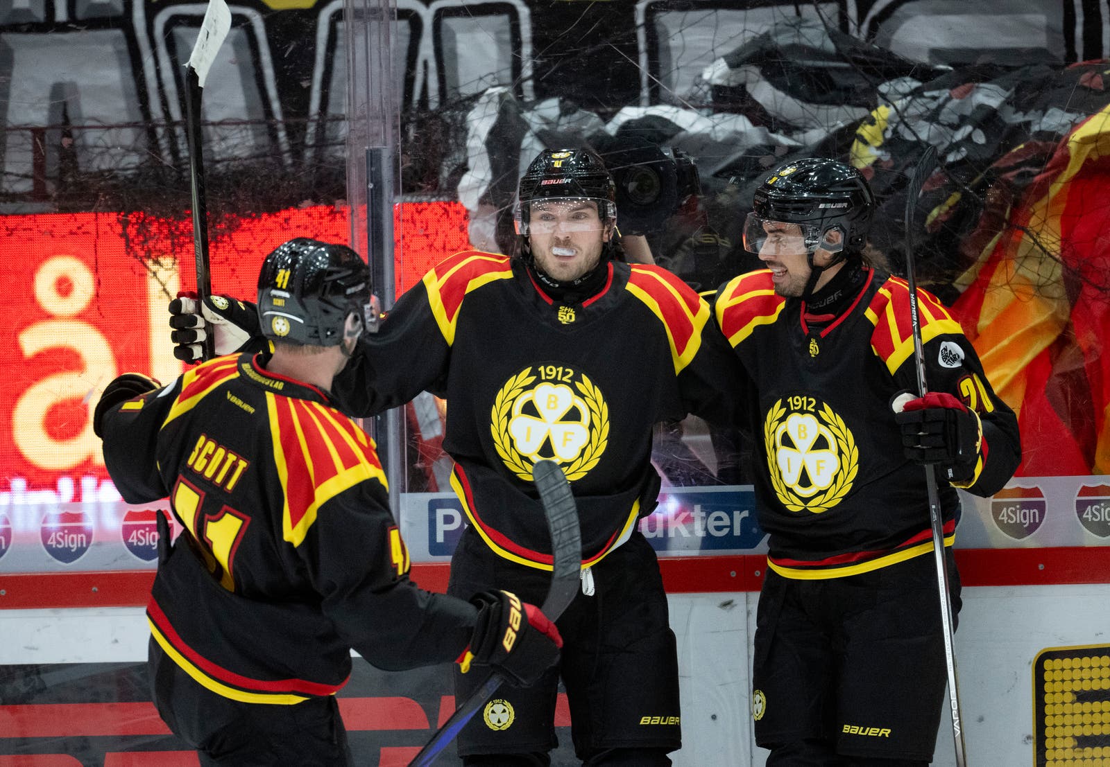 Kieffer Bellows/Brynäs jublar