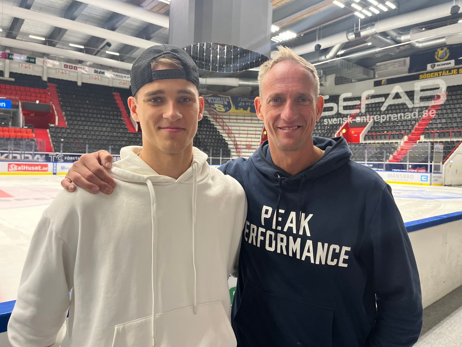 Oliver Håkanson, Mikael Håkanson