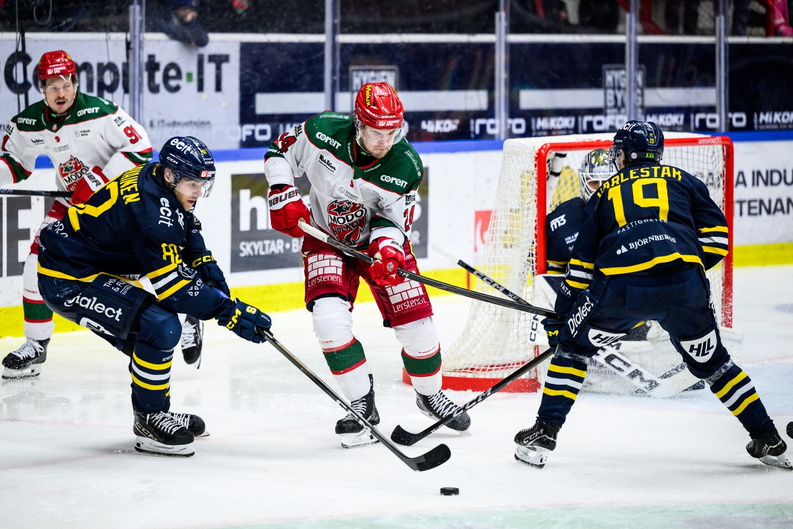 ssk modo Kyle Topping med puck