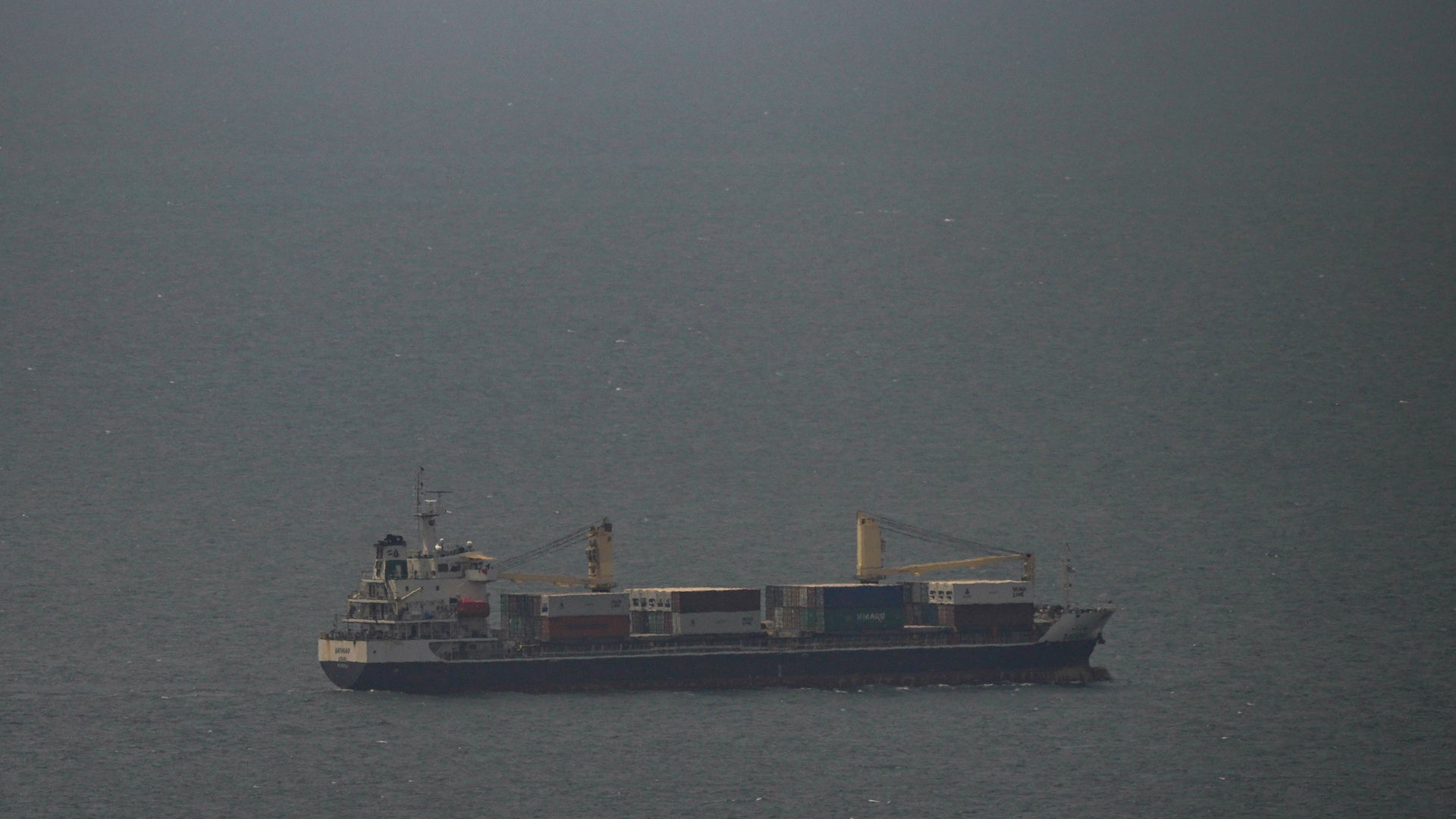 Oljan tillbaka över 100 – dödläge i Hormuzsundet