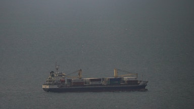 Oljan tillbaka över 100 – dödläge i Hormuzsundet