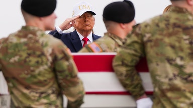 Trump granskar iranskt fredsförslag – utesluter inte nya anfall