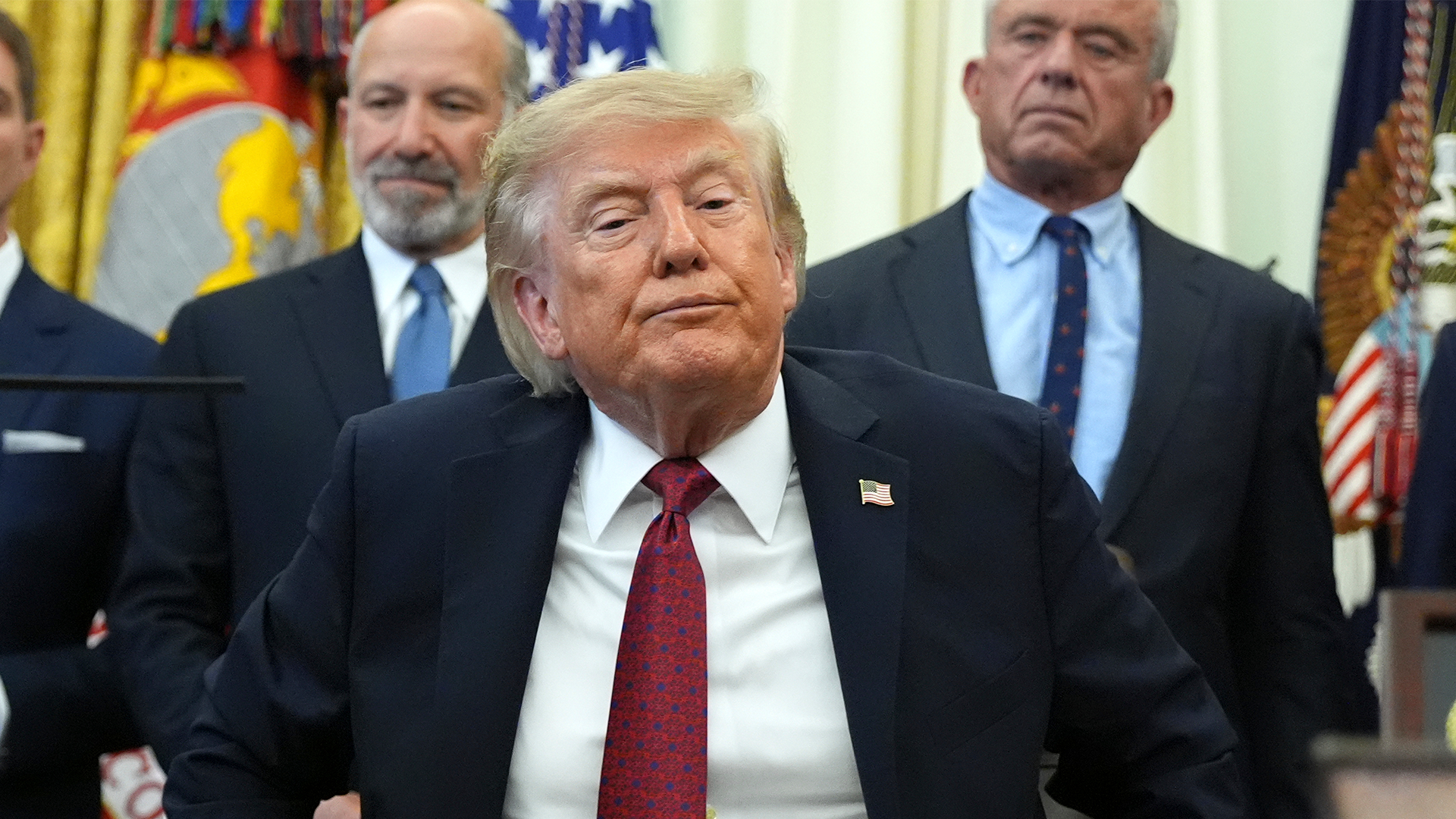 Trumps drag inför mellanårsvalet: Öppna plånboken