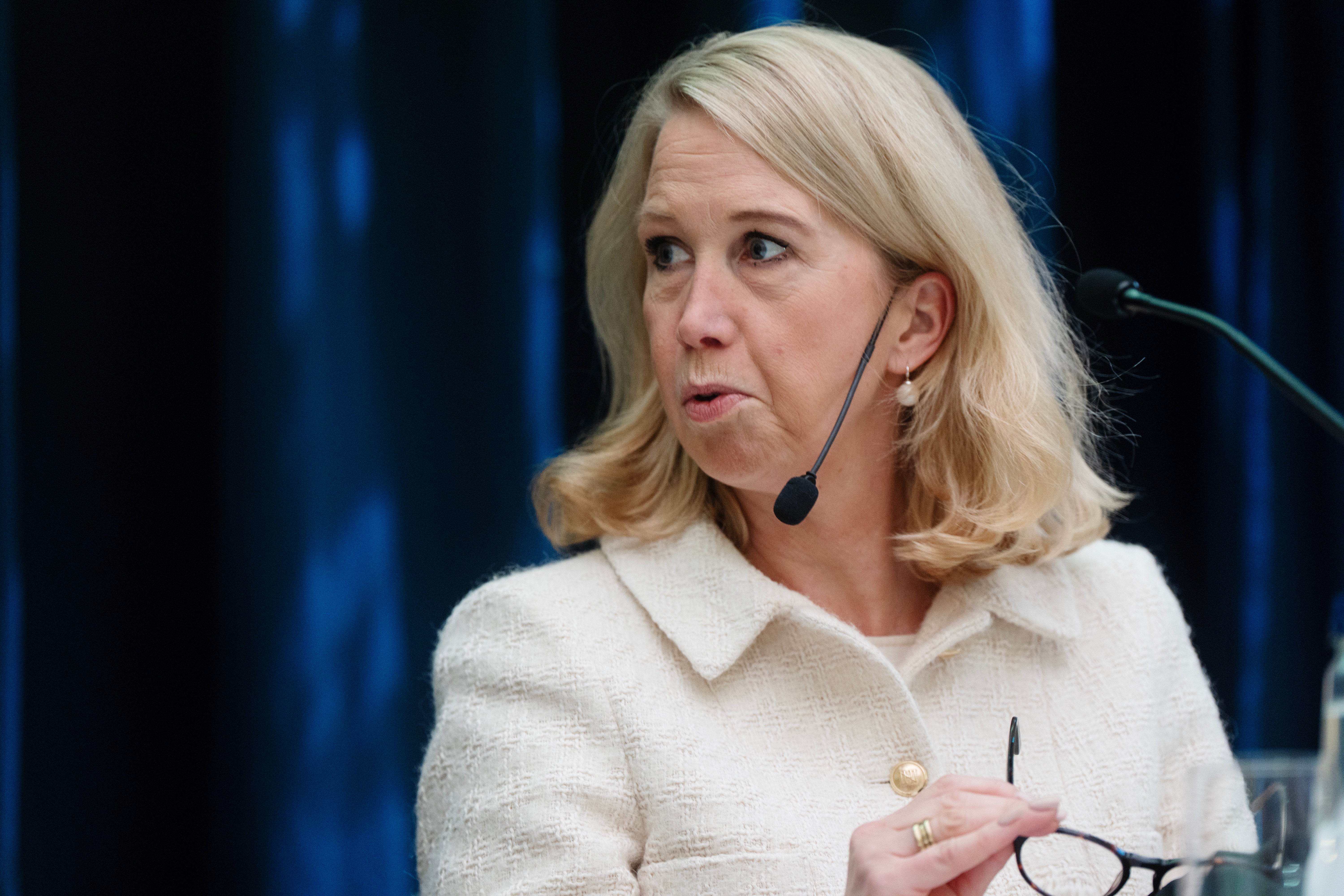 Industrivärden köper aktier i Handelsbanken