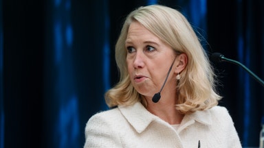 Industrivärden köper aktier i Handelsbanken