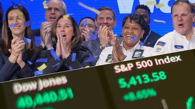 Finans fixade dubbelt indexrekord: ”Konsumenter spenderar vidare”