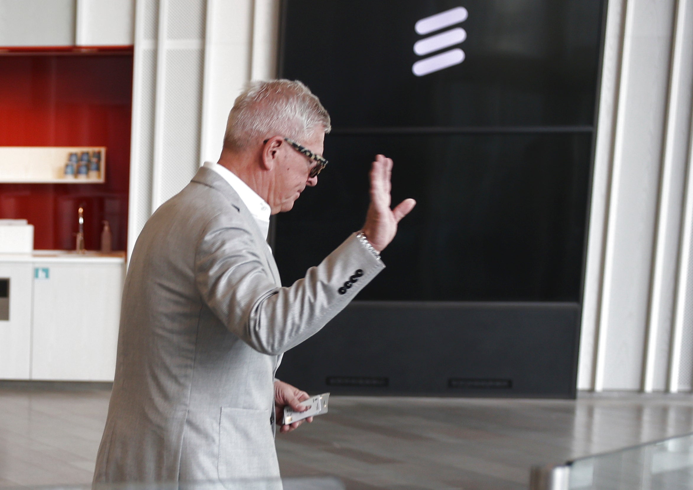 Kursraset i Ericsson accelererar 