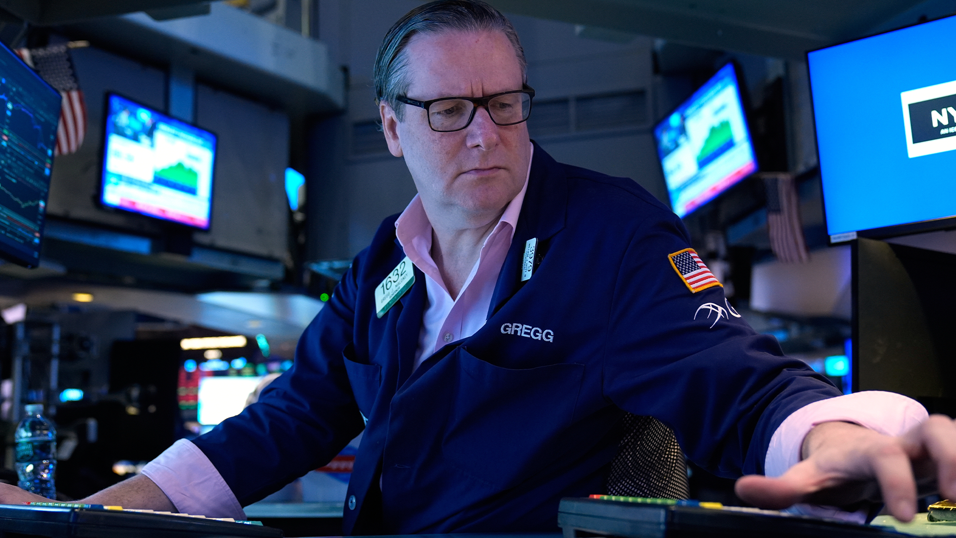 Wall Street fortsätter uppåt – Nike rasar