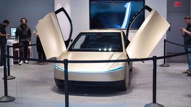 Ribban är ”skyhög” för Tesla – ”mycket hänger på Mr Musk”