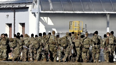 Uppgifter: USA skickar 3 000 fallskärmssoldater till Mellanöstern