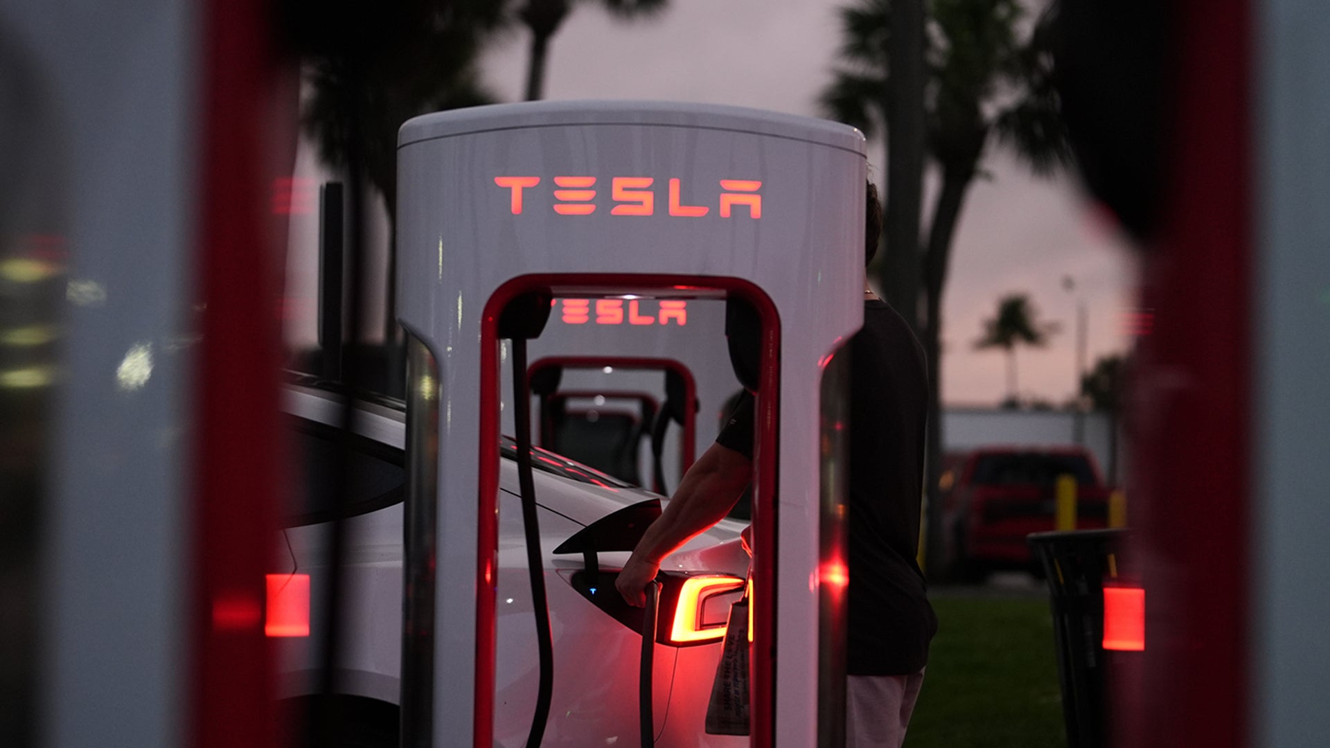 Blandade rapportbesked från Tesla – aktien lyfte
