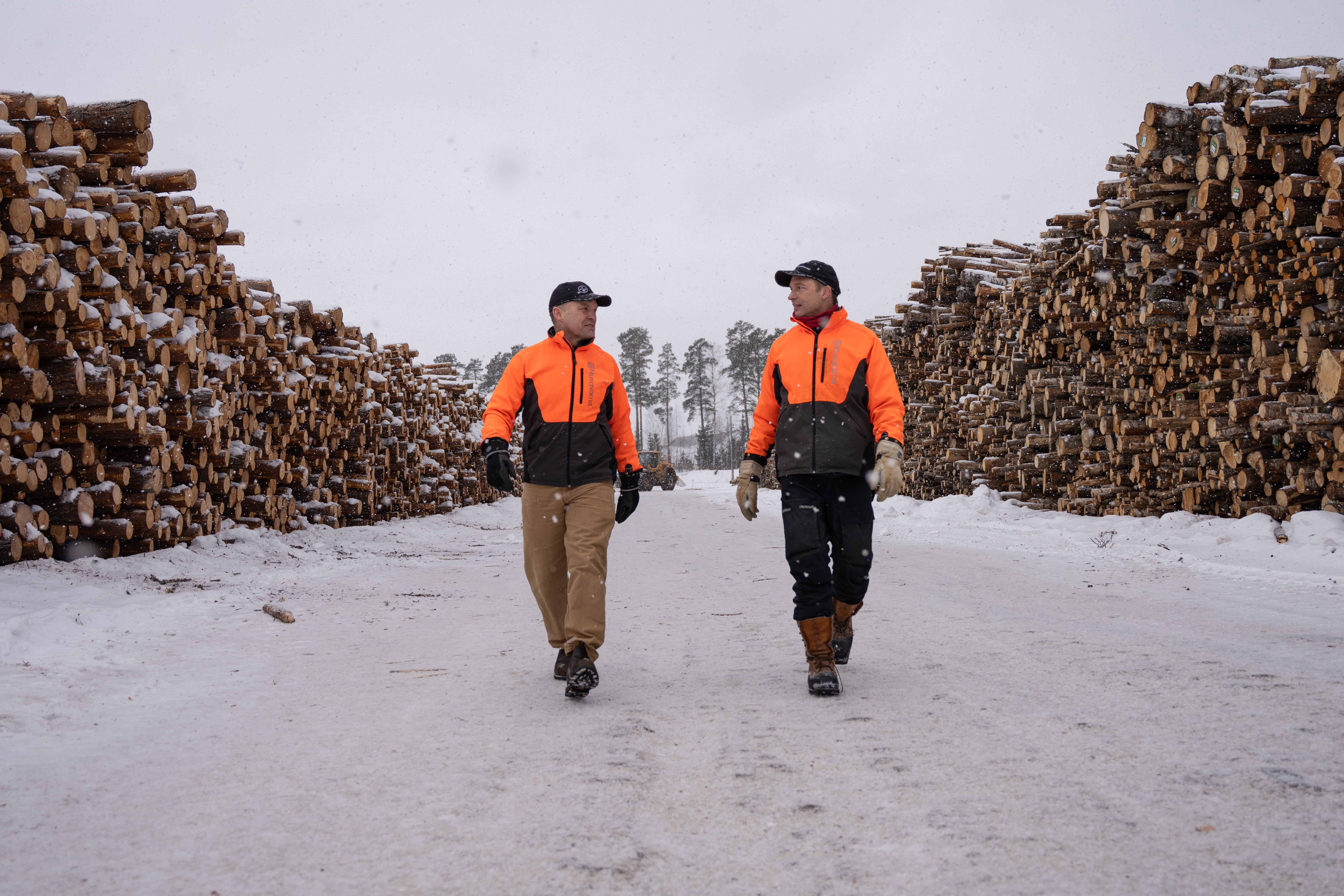 Terminalen rustar – när timmer väller in från stormen: ”Inte räknat med detta”
