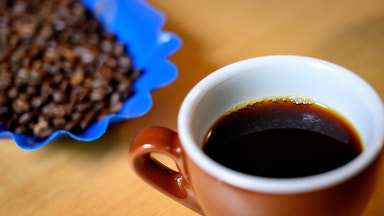 Prisras på kaffe och choklad – men råvarorna skvallrar om ny smäll