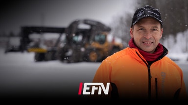 Skadade timret väller in i Forsbacka