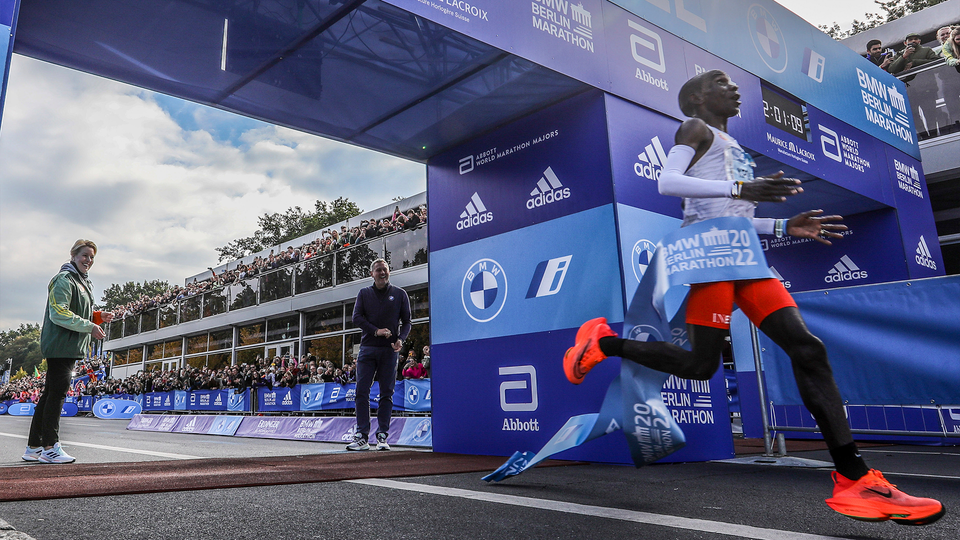Eliud Kipchoge tävlar i Nike Alphafly – en vidareutveckling av skon han bar när han sprängde tvåtimmarsgränsen i maraton.