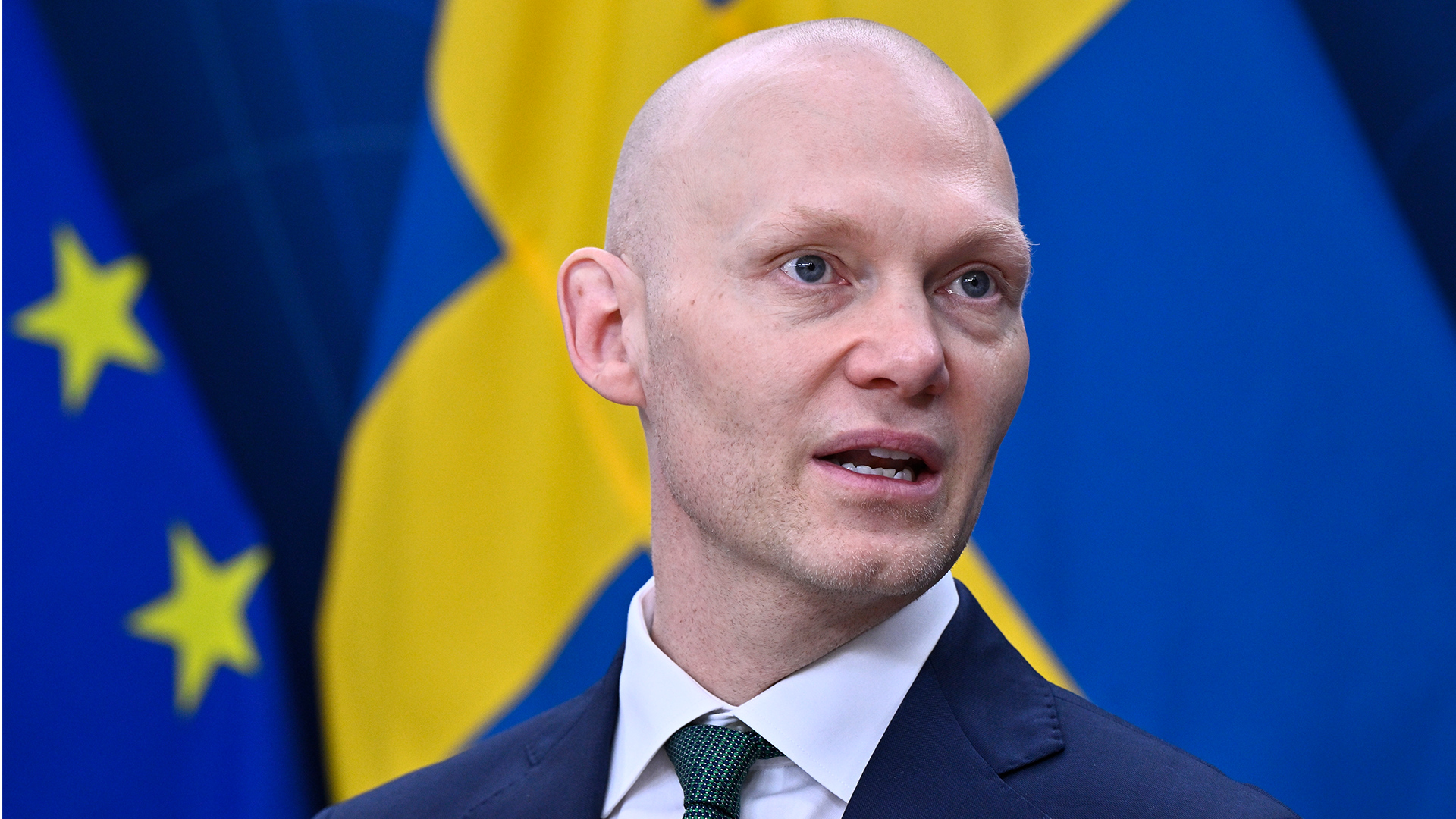 Ministern nobbar avskaffad bankskatt: ”Har en utredning”