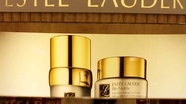 Skönhetsjätten Estée Lauder i samtal om stor sammanslagning
