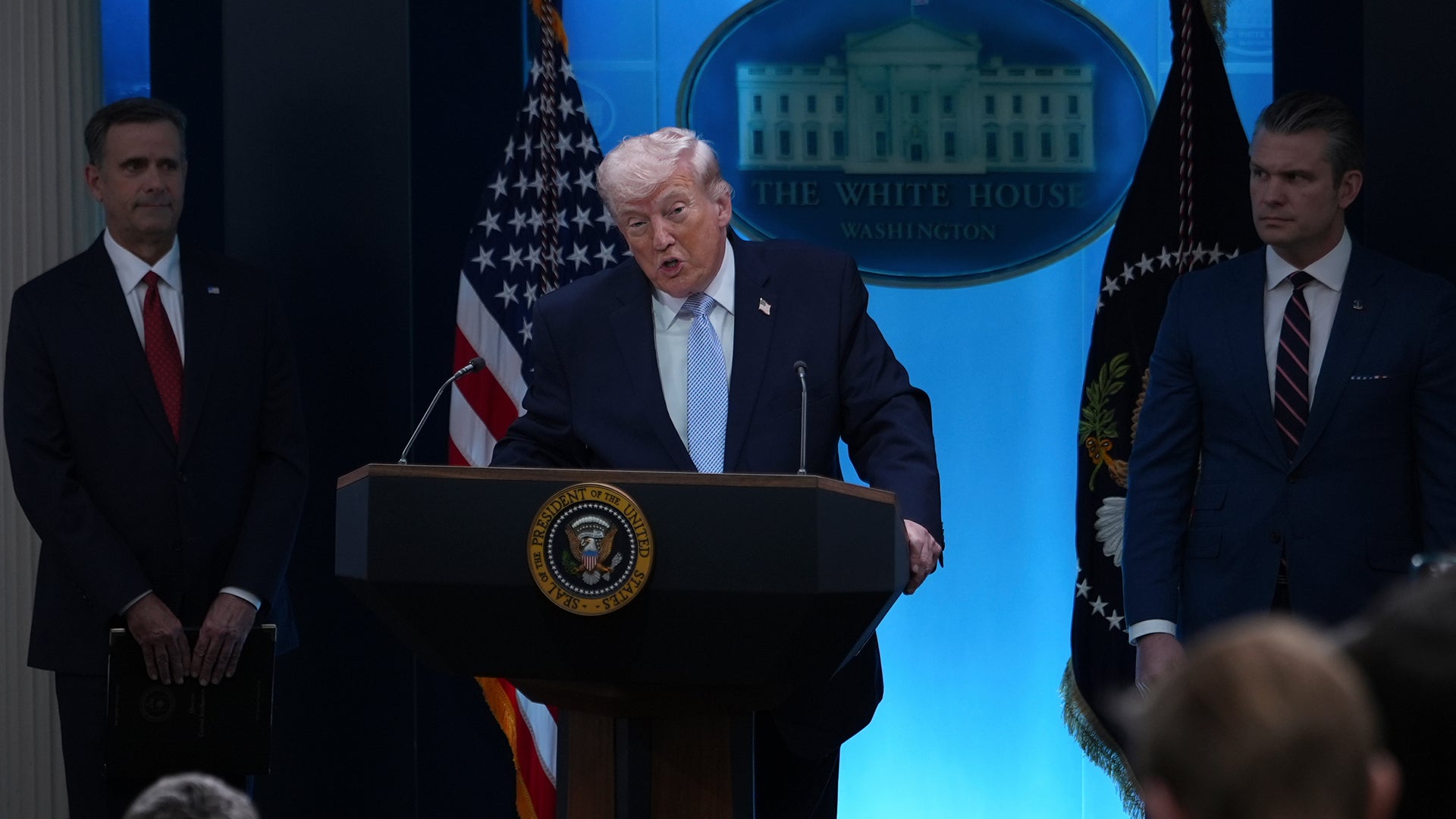 Trump-minister lämnar – uppgifter om utredning