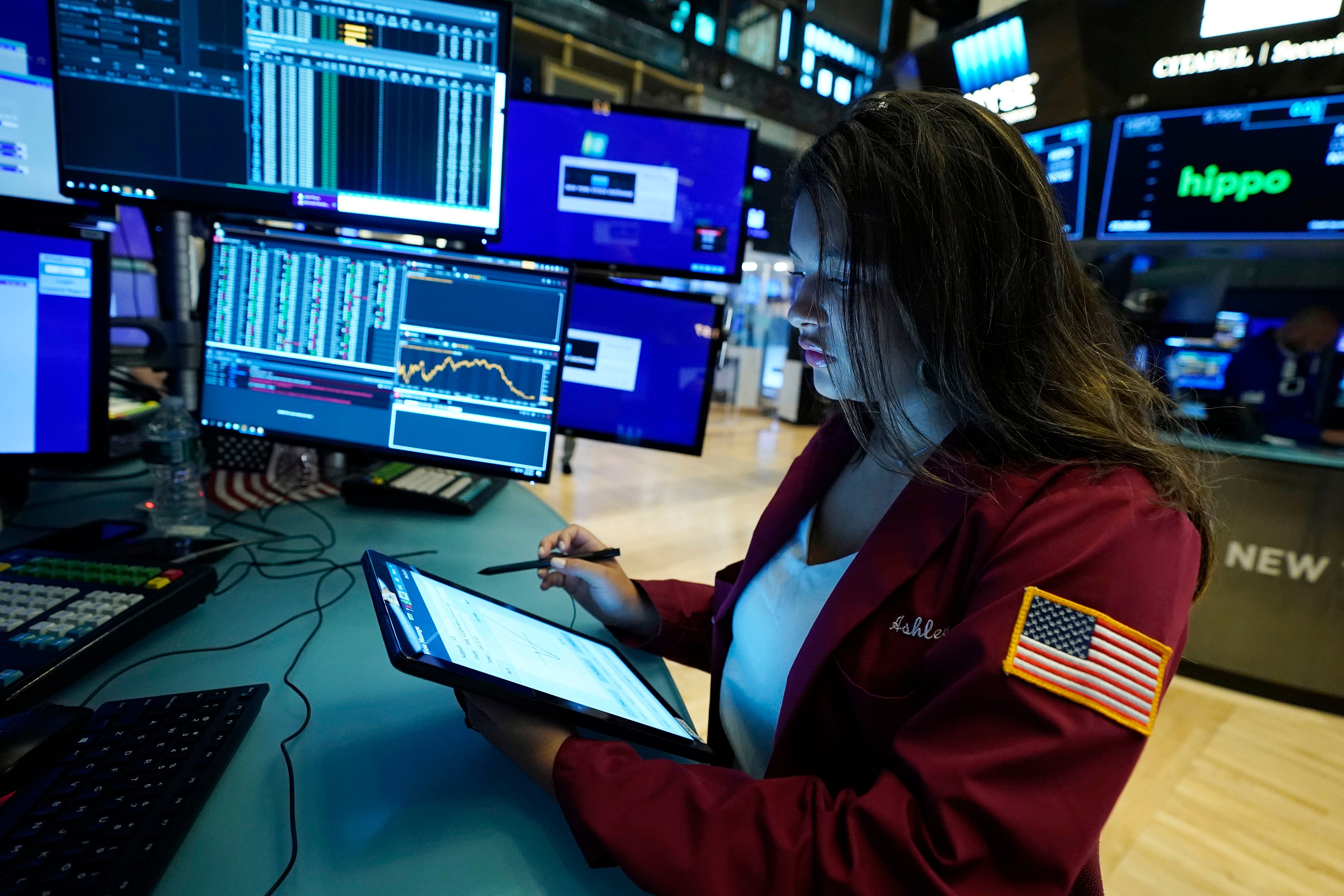 Wall Street går mot minusöppning – bank rusar på budrykte 