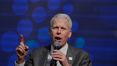 Vita huset: Oljepriset lär inte nå 200 dollar per fat