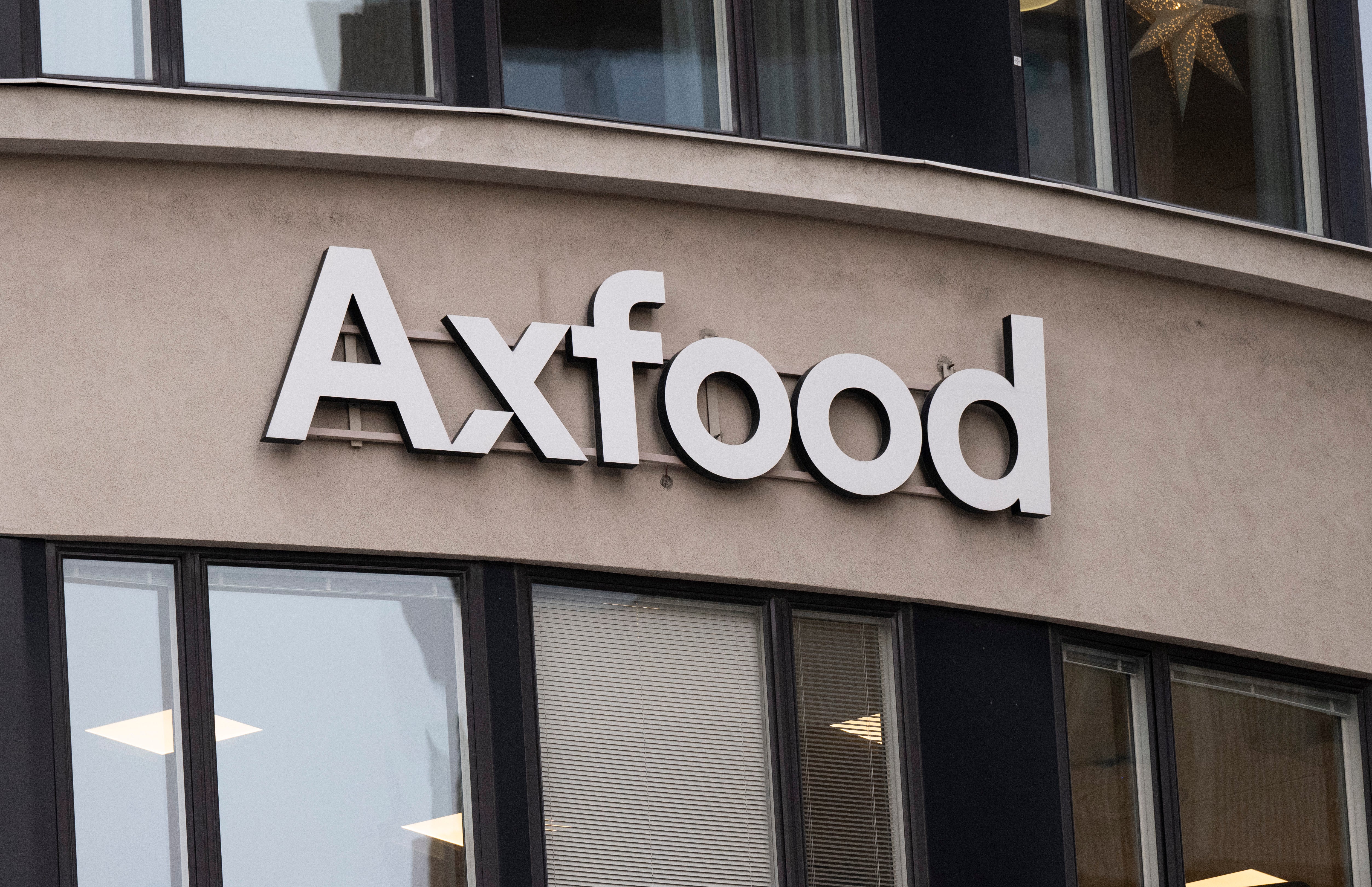 Dubbel analyssmäll sänker matjätten inför utdelningen