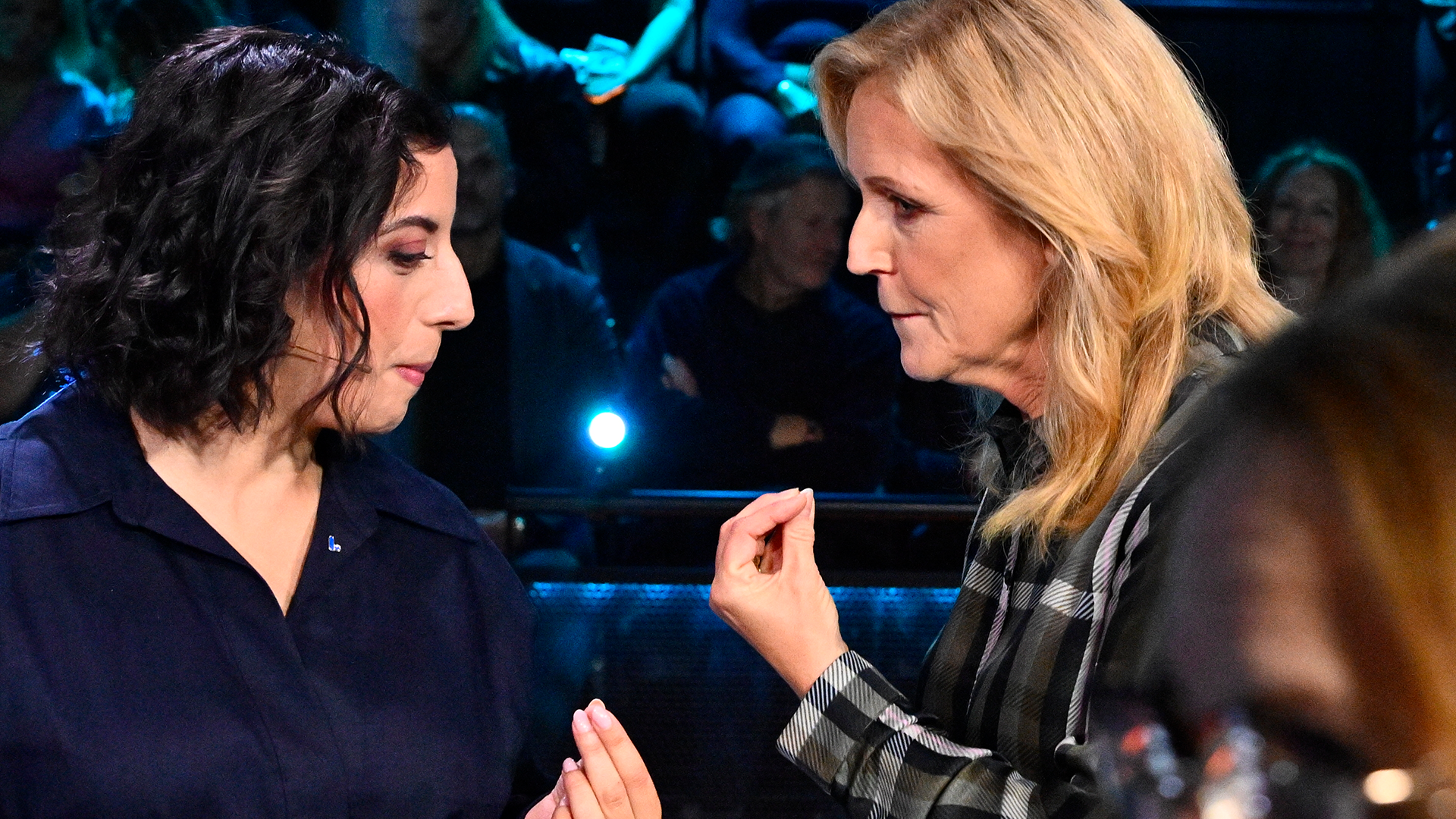 Gapet mellan blocken krymper – Liberalerna över spärren