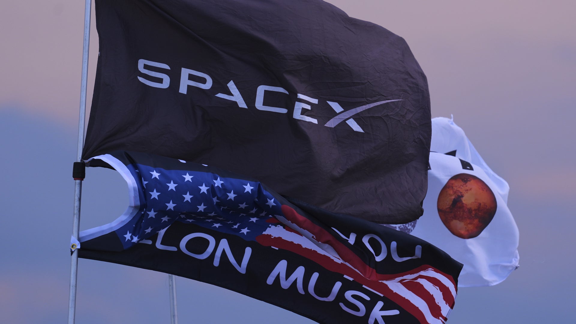 Källor: Elon Musks rymdbolag redo för börsnotering