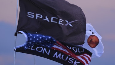 Källor: Elon Musks rymdbolag redo för börsnotering