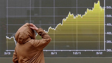 Börser lyfter på USA-signal – strateg: ”sårbar strategi”