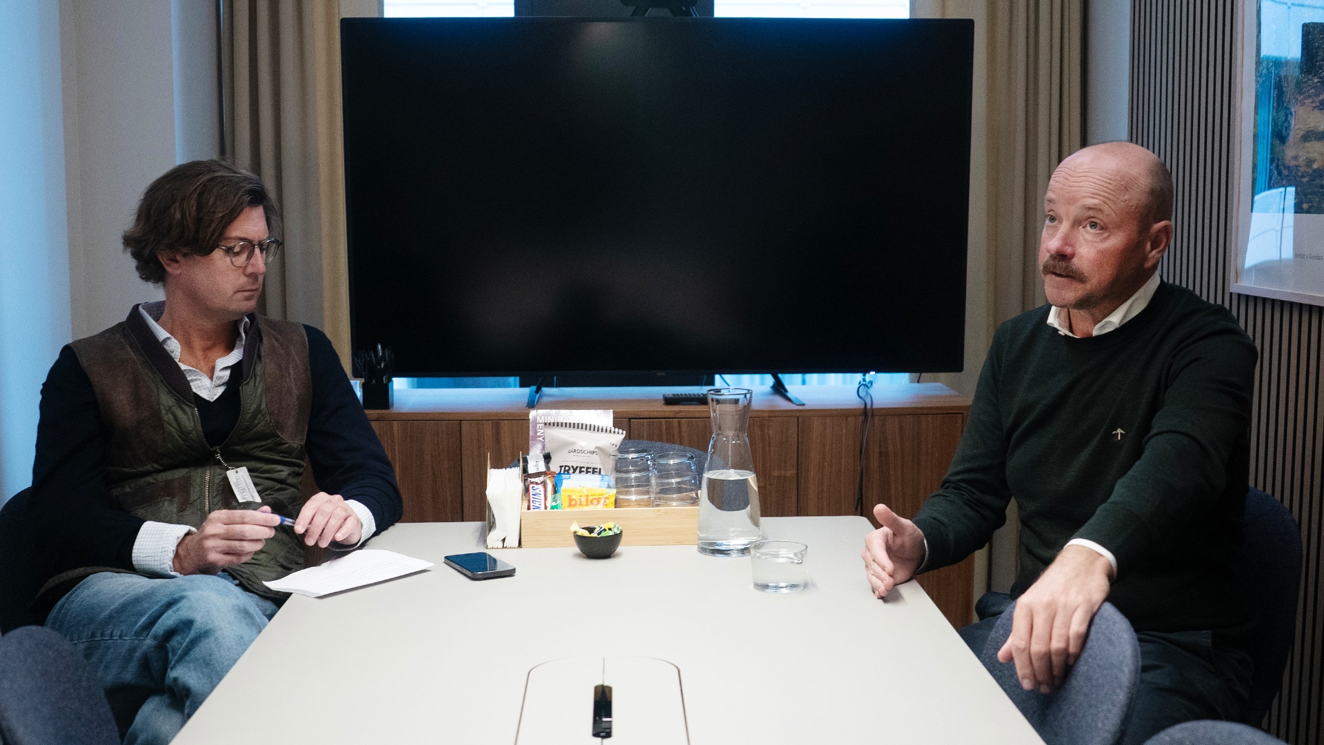 Pål Ahlsén intervjuas av Claes de Faire.