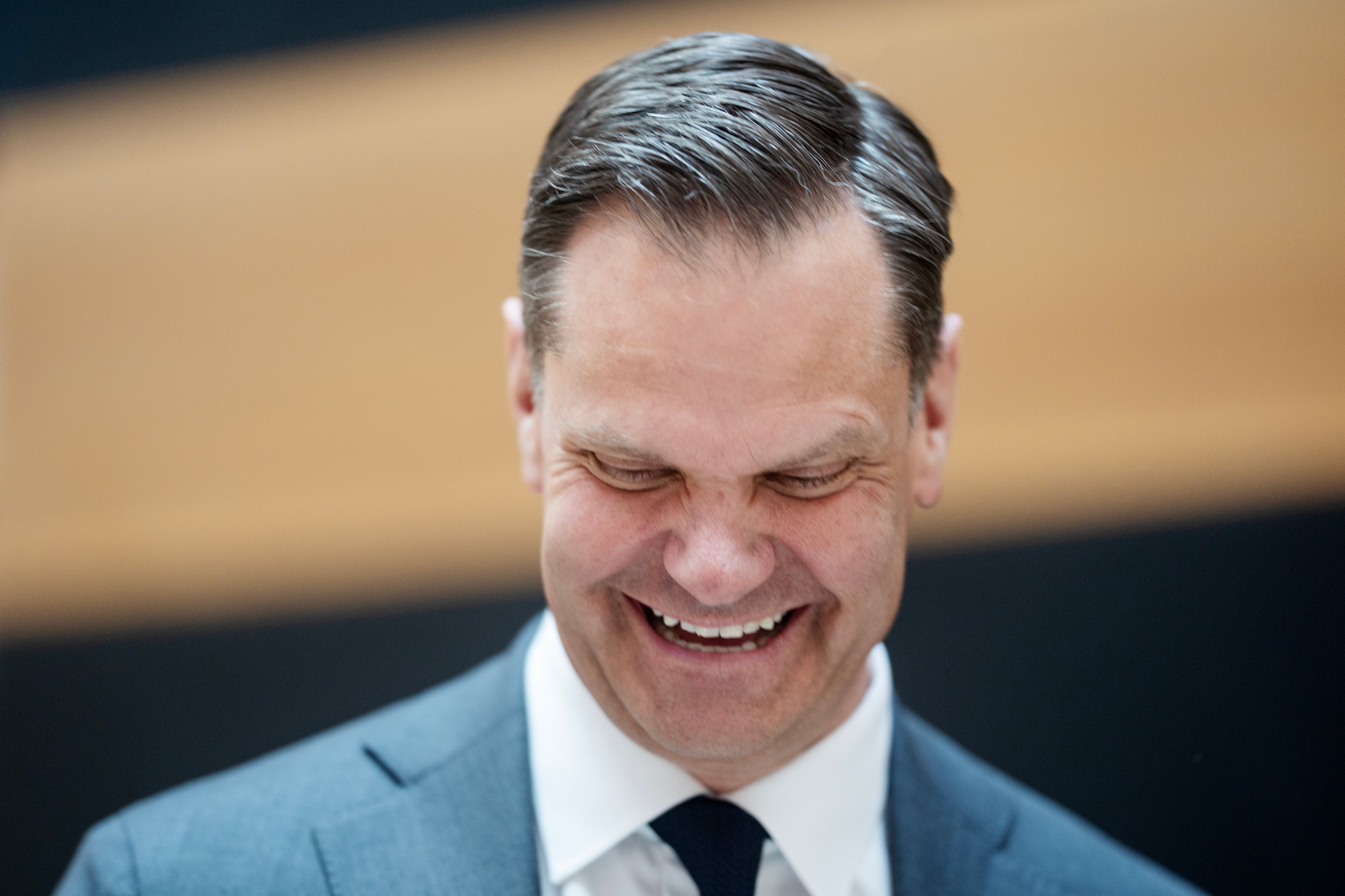 Jätten lyfter på röd börs – nära historisk nivå