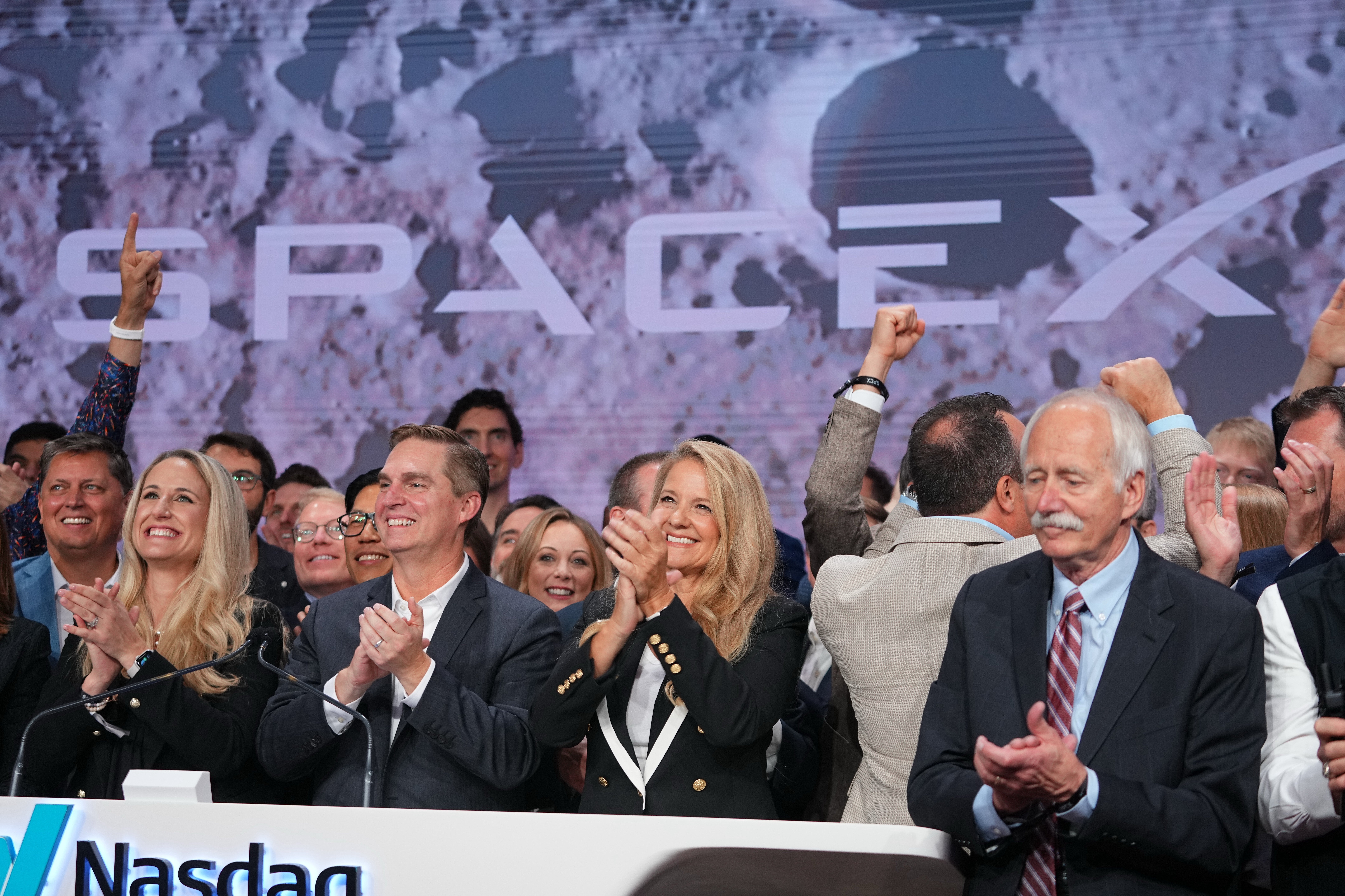 Småspararna flockas till Space X: ”Astronomiskt deltagande”