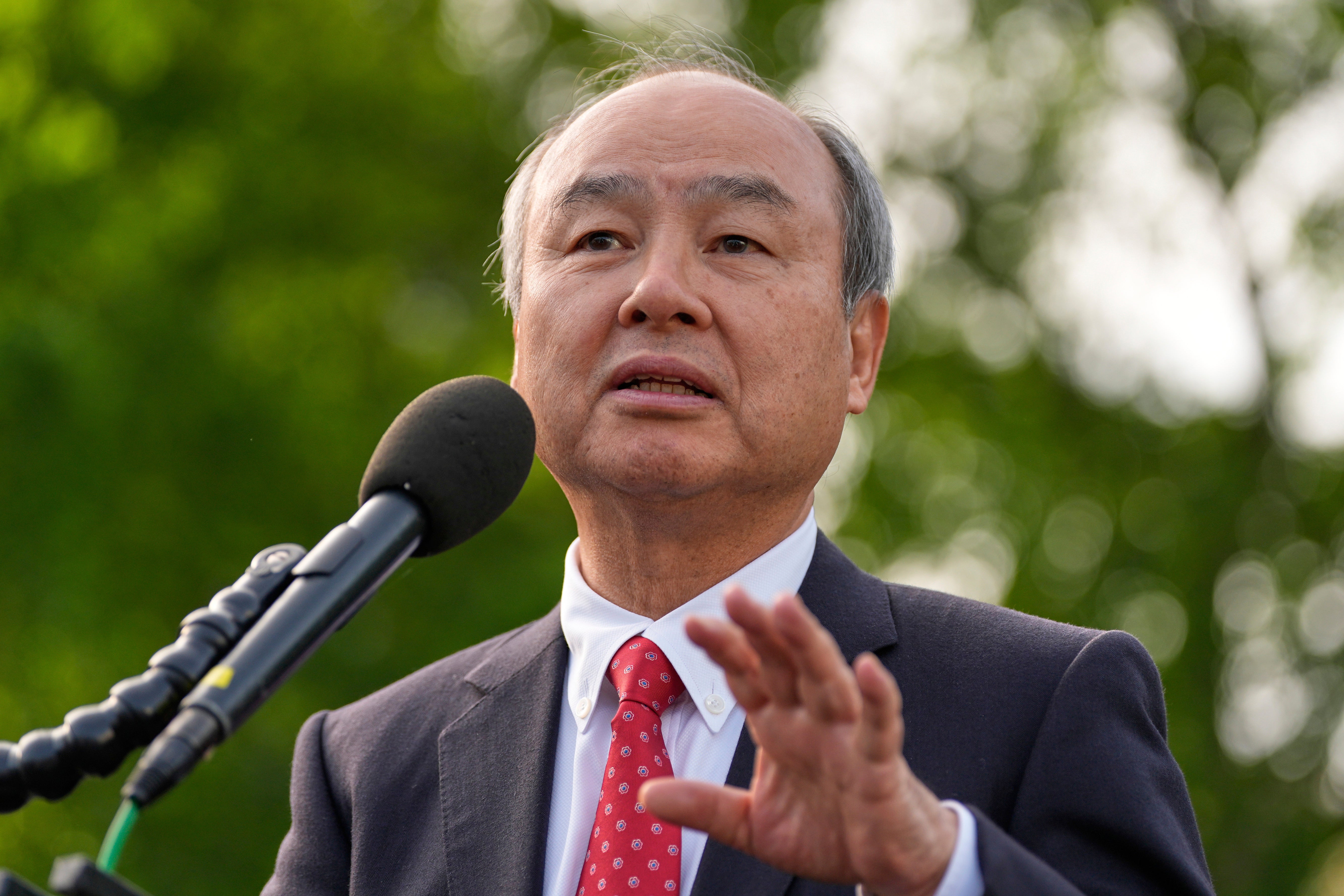 Riskkapitalbolag rusar på Softbankaffär