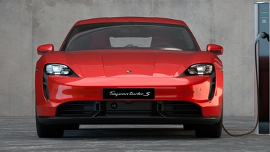 Porsche kapar 5 000 jobb