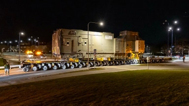 Familjeföretaget transporterar tunga affärer – i snigelfart