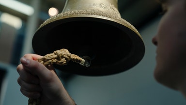 Handeln igång i Midsummer – aktien rasar