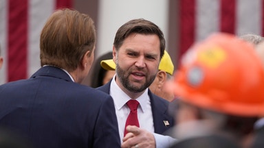 Dubbelsmällen för JD Vance: Kan bli en ”giftbägare”