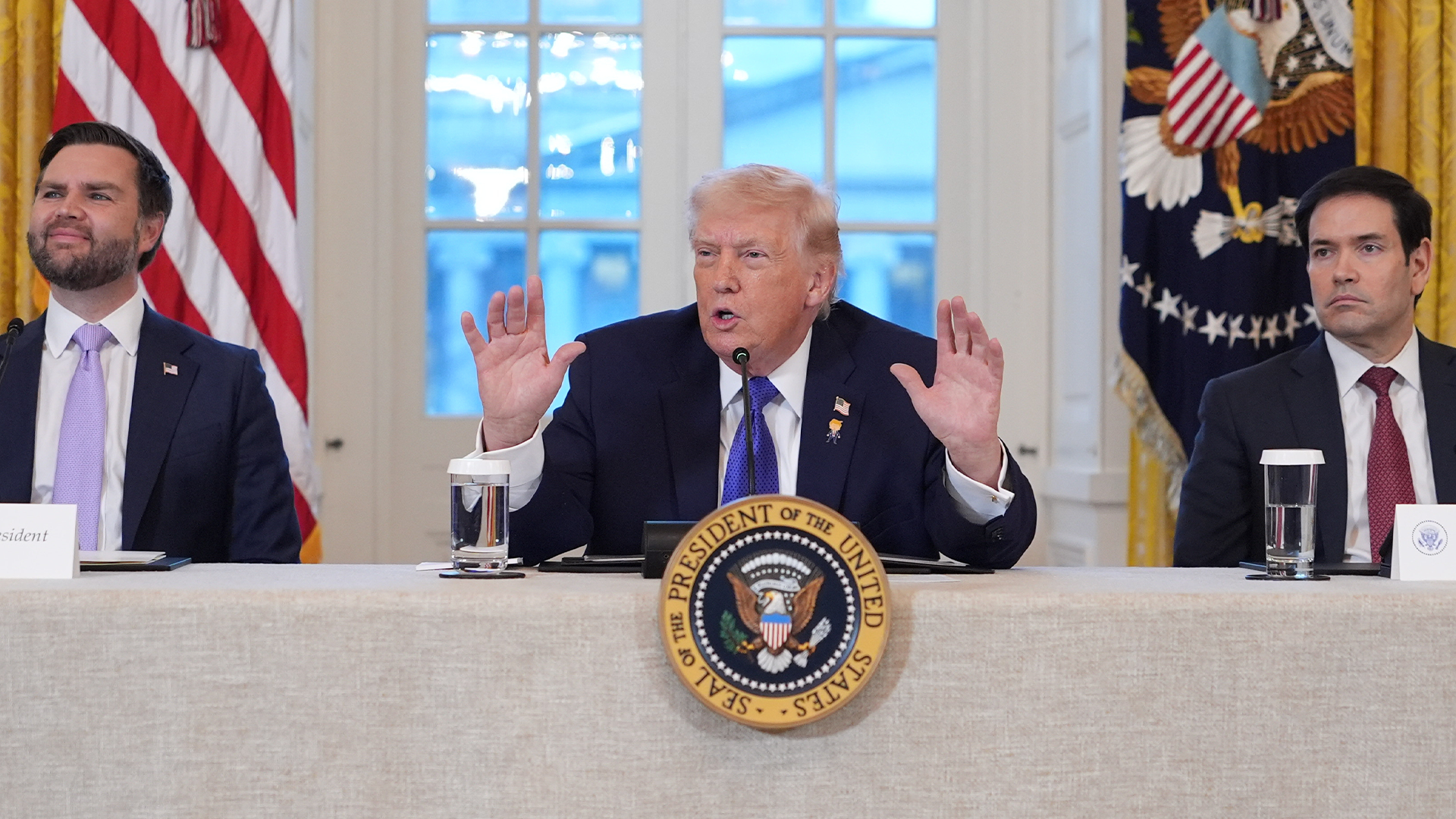 Vance till Iran: Trump är otålig