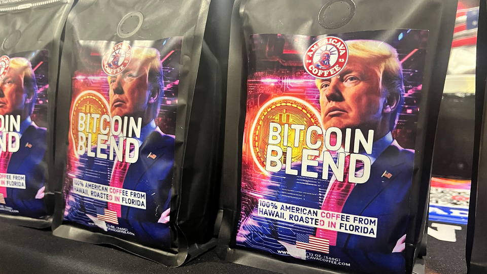 Bitcoin blend är ett kaffe från Americava Coffee. På förpackningen är Donald Trump.