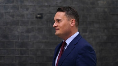 Brittisk minister avgår – utmanar Starmer om makten