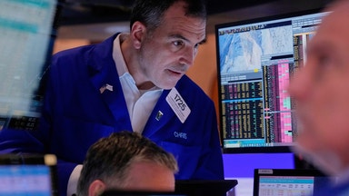 Wall Street inleder nedåt – försvarsbolag i topp