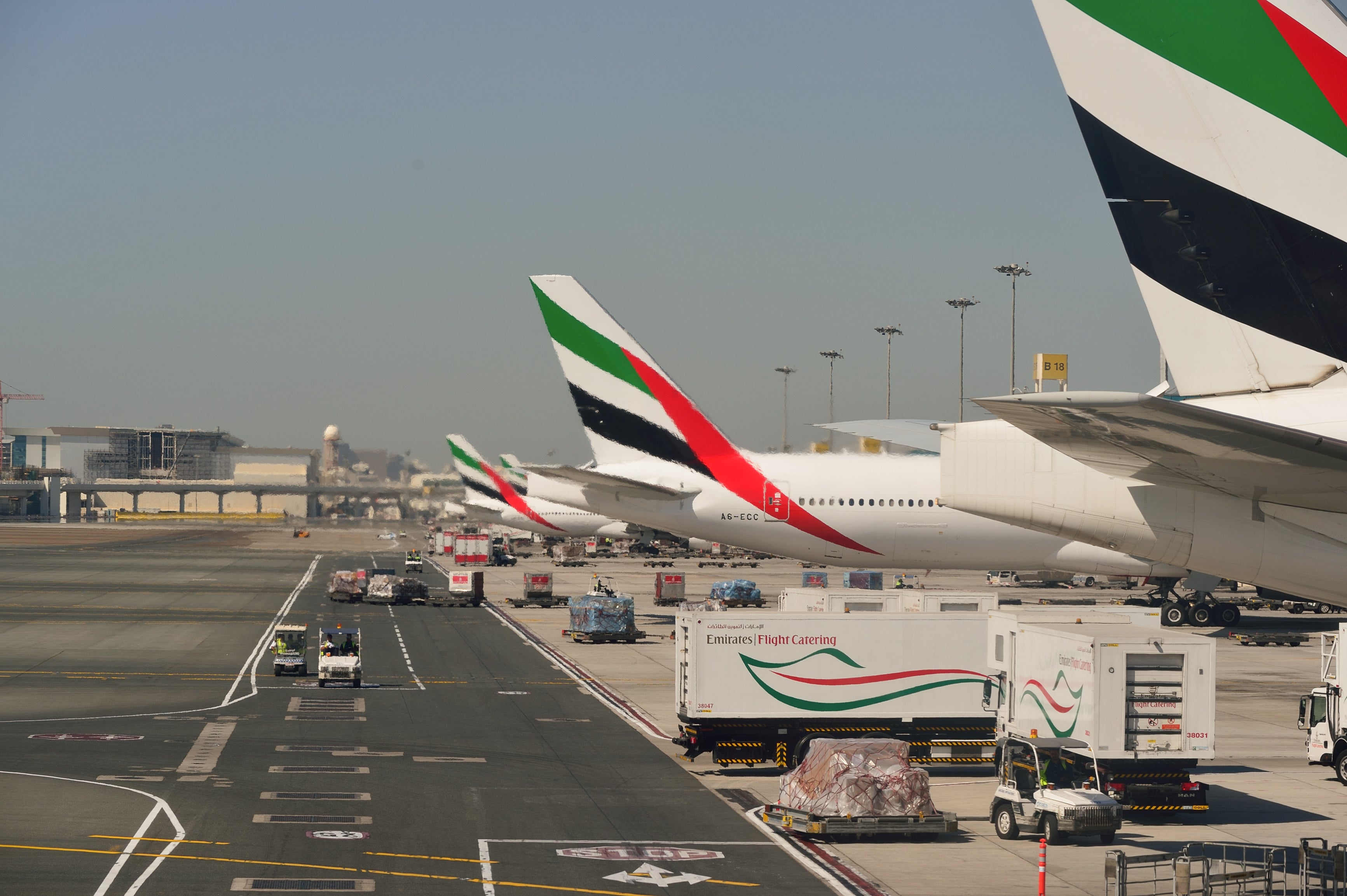 Dubai stoppar flygtrafik efter attack – oljepriset stiger