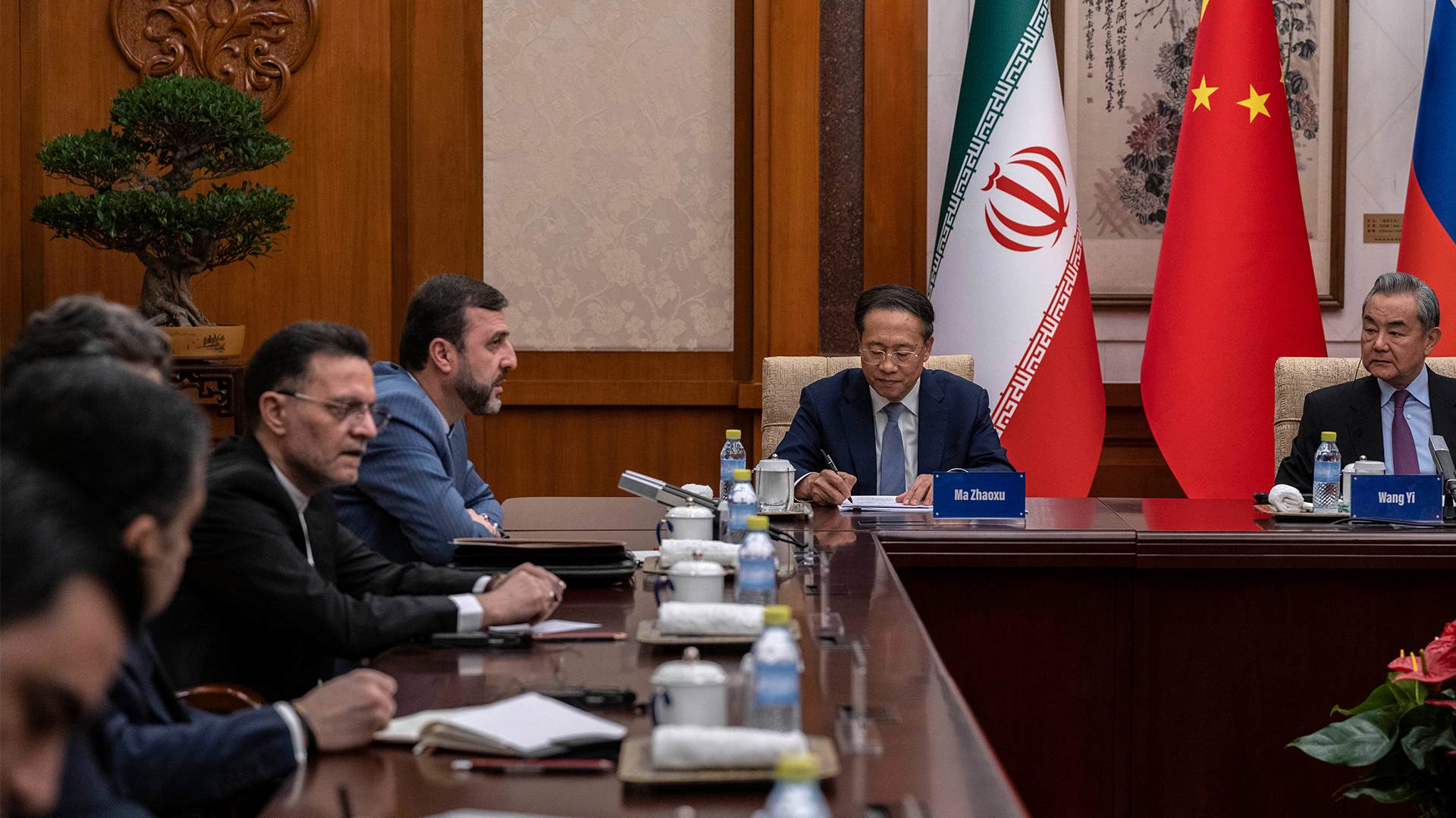 Iran: Kina pressade på för vapenvila