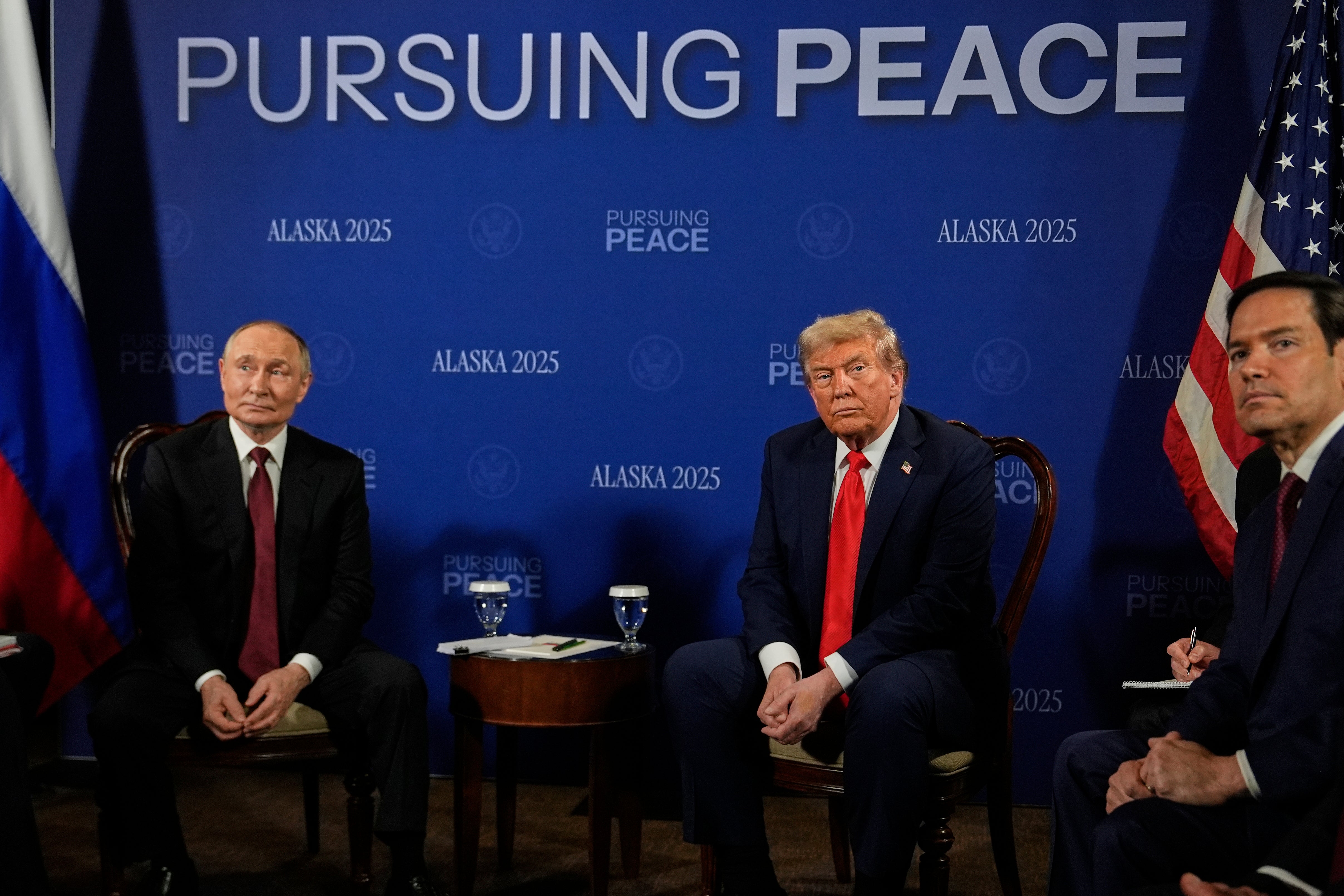 Trump ska ha möte med Putin inför Zelenskyj-möte