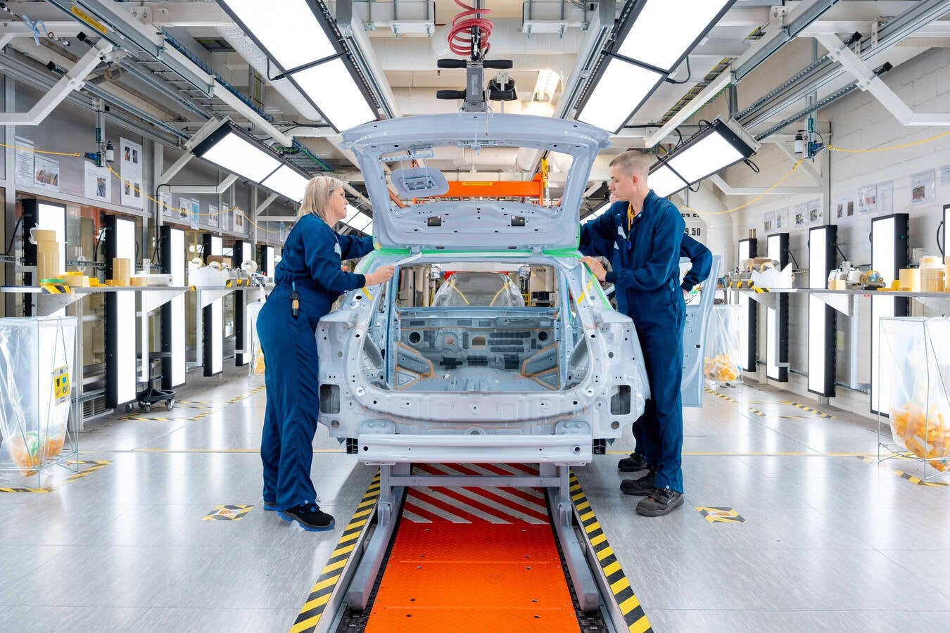 Runt 1 000 anställda i Sverige får gå från Volvo Cars