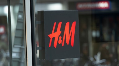H&M faller på börsen – analytiker: ”Räcker inte att spara”