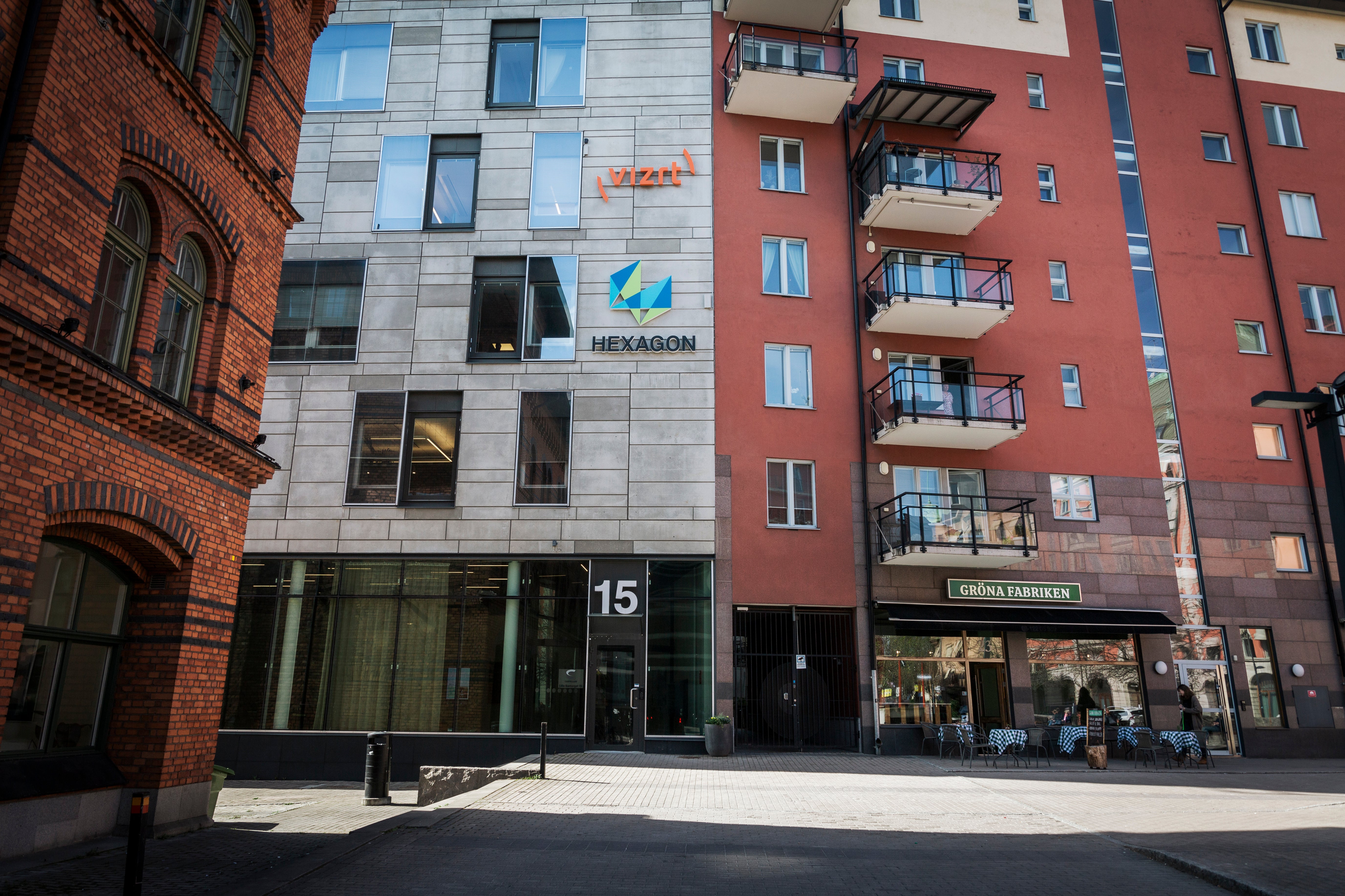Hexagon handlas ner efter sänkt riktkurs