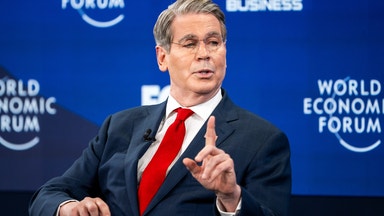 USA lättar tillfälligt sanktioner för rysk olja