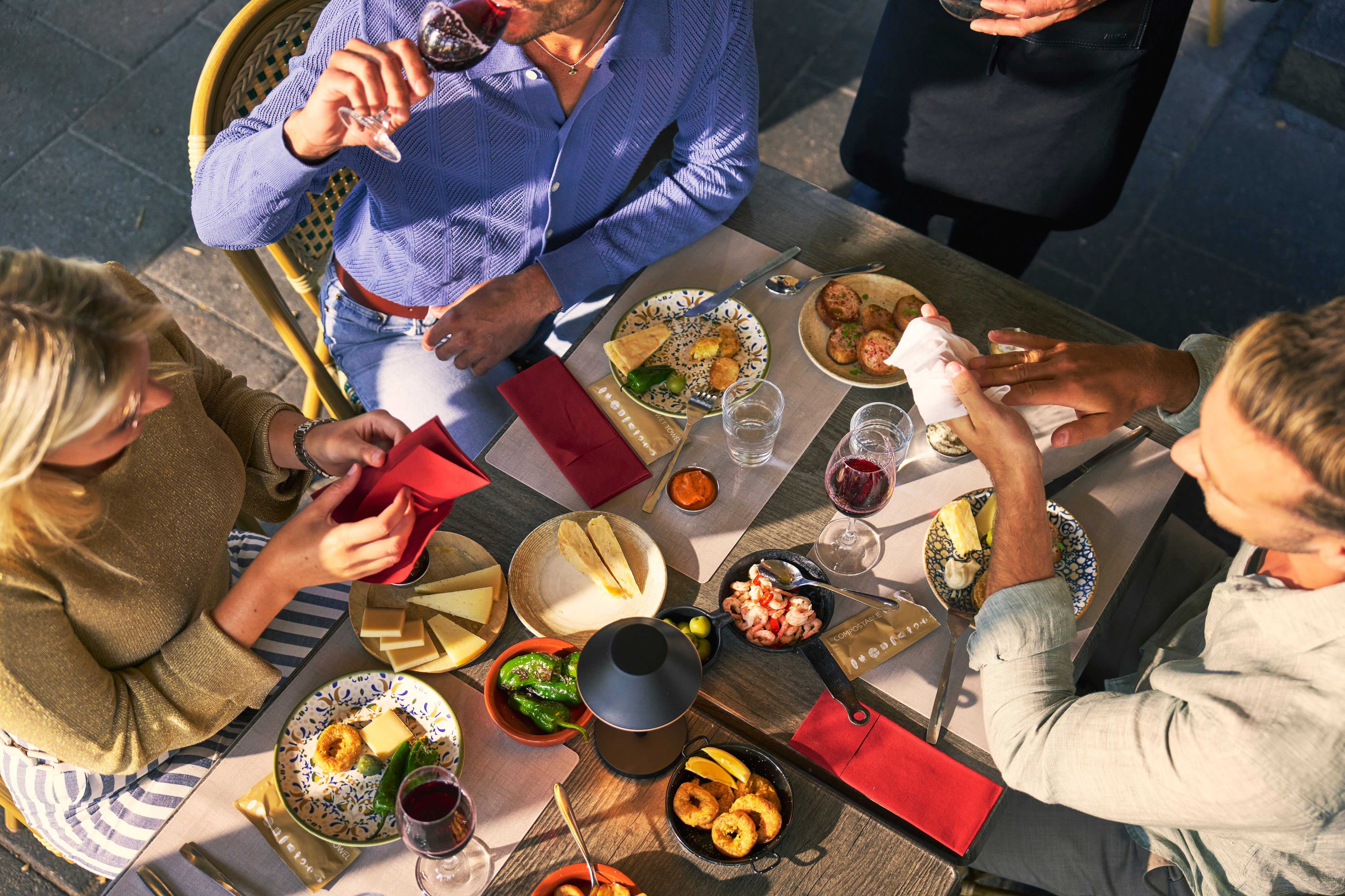 Mellby Gård köper aktier i Duni och Academedia