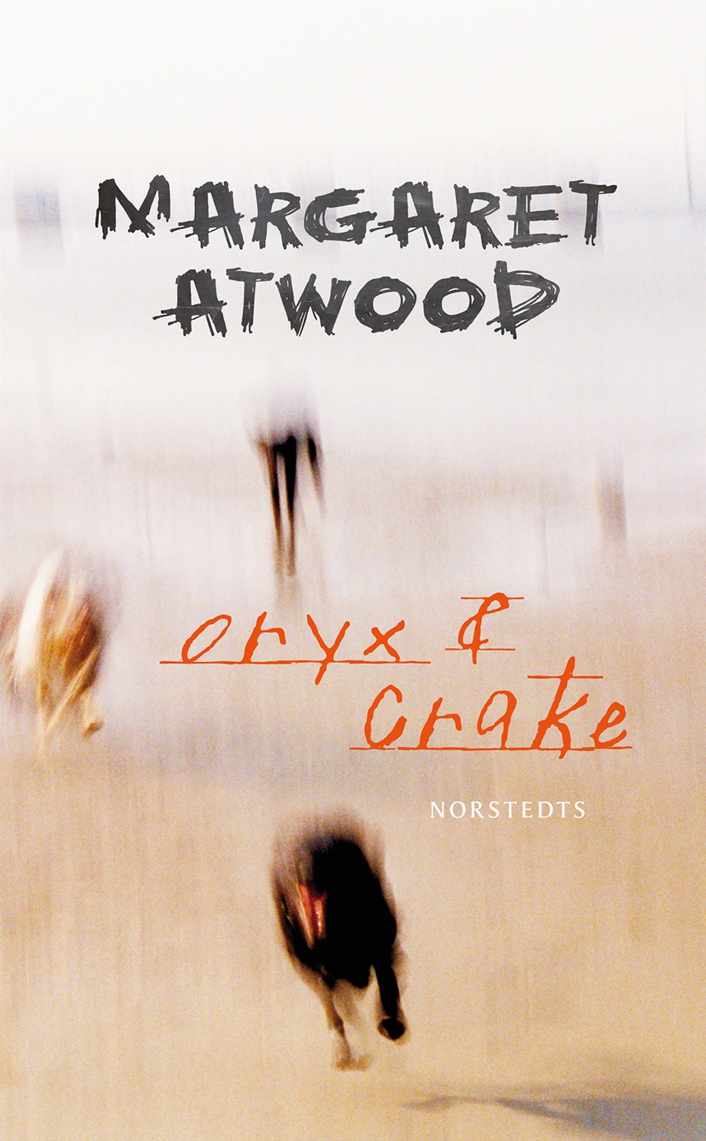 Bokcover för Oryx & Crake av Margaret Atwood. Omslaget visar suddiga figurer mot en ljus bakgrund med författarens namn och boktitel i svart och orange text.